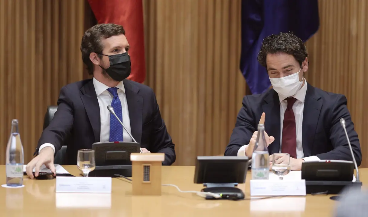 El presidente de PP, Pablo Casado, y el secretario general del partido, Teodoro Garc&iacute;a Egea, durante la reuni&oacute;n del Grupo Popular. En la Sala Ernest Lluch del Congreso de los Diputados, a 21 de junio de 2021.