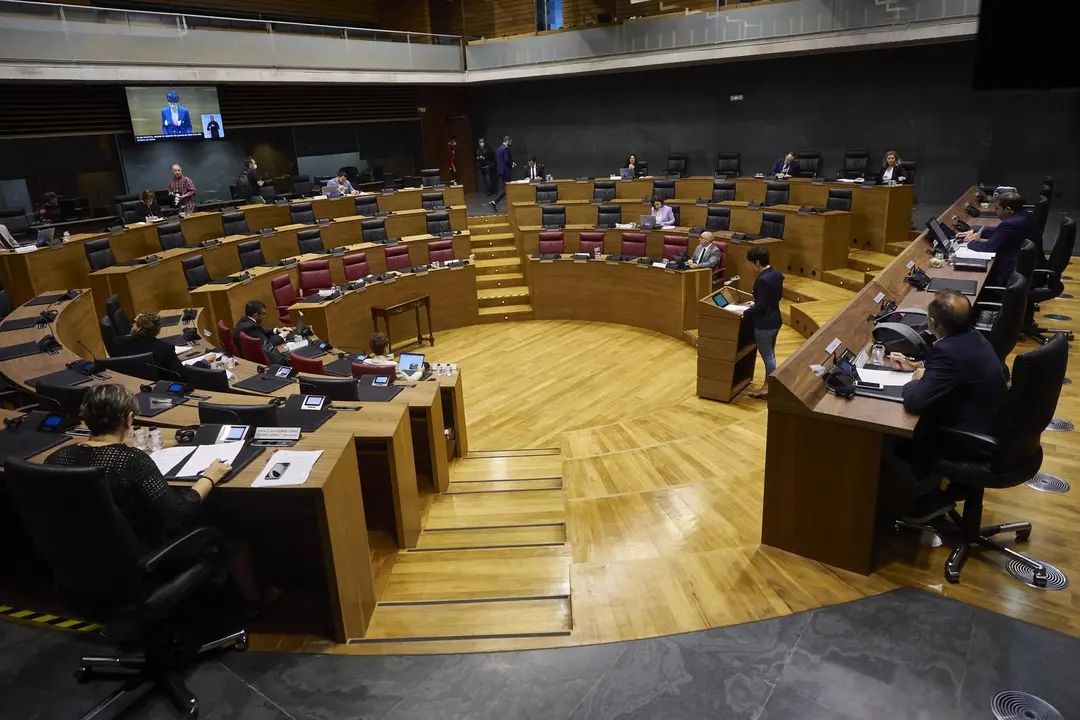 Archivo - Hemiciclo del Parlamento de Navarra durante una sesi&oacute;n plenaria, en Pamplona, Navarra (Espa&ntilde;a) a 4 de junio de 2020.
