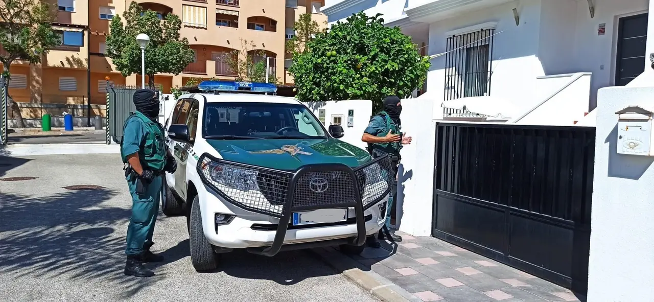 Uno de los registros en operaci&oacute;n contra el narcotr&aacute;fico