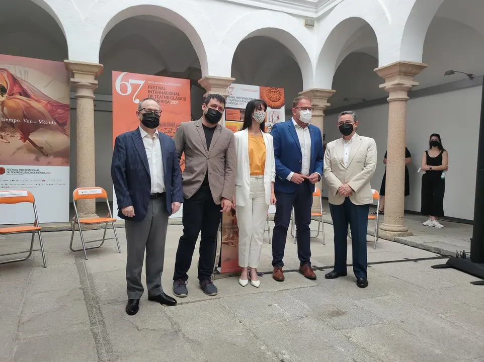 Cimarro, Franc&eacute;s, Garc&iacute;a Cabezas, Rodr&iacute;guez Osuna y Mendoza, en la presentaci&oacute;n del concierto.