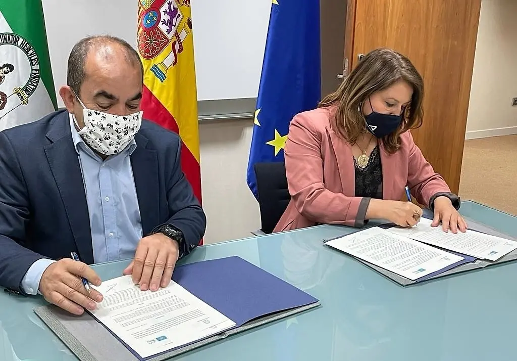 Acto de la firma del acuerdo entre Junta y WWF para la  apuesta por la preservaci&oacute;n del lince a trav&eacute;s del nuevo Life.