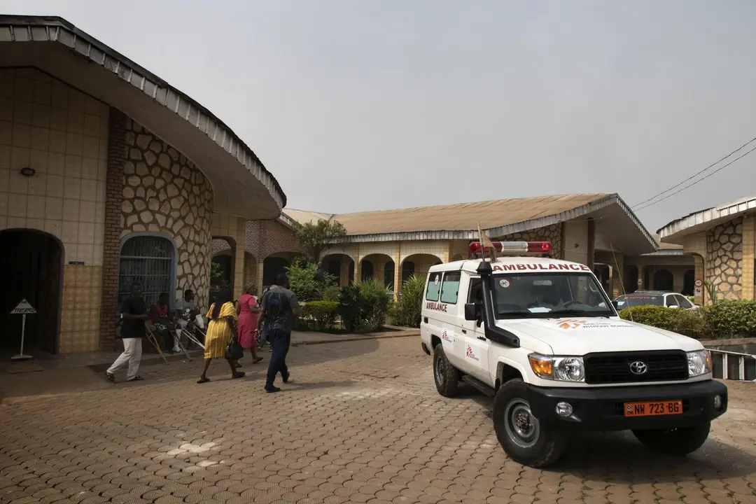 Archivo - Aparcamiento de ambulancias del hospital Saint Mary Soledad, apoyado por MSF, en el noroeste de Camer&uacute;n