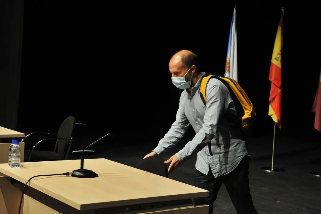 PLENO EXTRAORDINARIO CONCELLO DE OURENSE: EL ALCALDE GONZALO P&Eacute;REZ J&Aacute;COME, AL FINAL DEL PLENO EXTRAORDINARIO EN EL QUE SE DEBATI&Oacute; UNA MOCI&Oacute;N DE CONFIANZA PLANTEADA POR &Eacute;L Y QUE PERDI&Oacute; POR NO TENER VOTOS SUFICIENTES. Ourense 14/6/21 foto Rosa Veiga