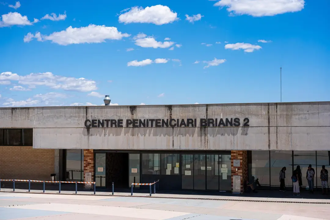 Fachada del Centro Penitenciario Brians 2 de Barcelona, prisi&oacute;n donde fue hallado muerto ayer el magnate del software de antivirus John McAfee
