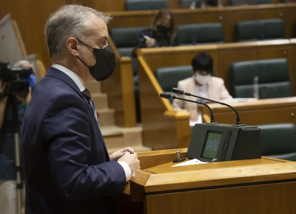 El lehendakari, I&ntilde;igo Urkullu, en el pleno de control del Parlamento vasco