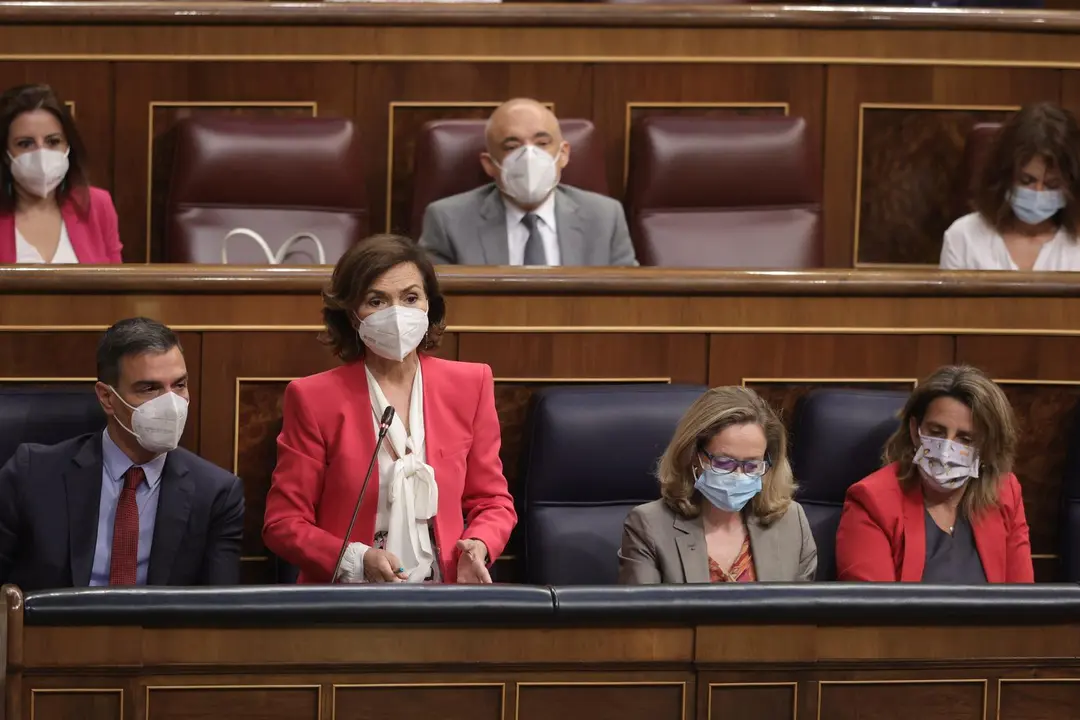 La vicepresidenta primera del Gobierno y ministra, Carmen Calvo, interviene en una sesi&oacute;n de control al Gobierno en el Congreso de los Diputados, a 23 de junio de 2021, en Madrid, (Espa&ntilde;a). 
