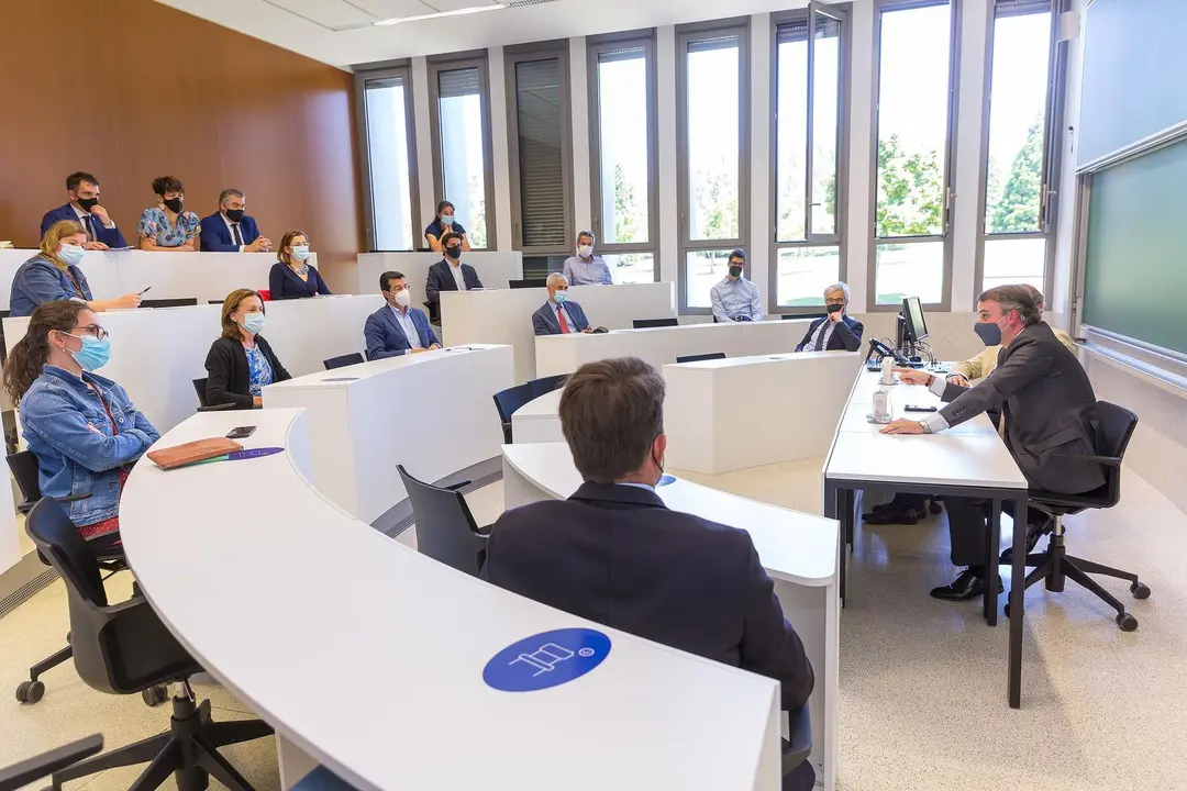 Encuentro de Ivan Redondo con profesores de la Universidad de Navarra