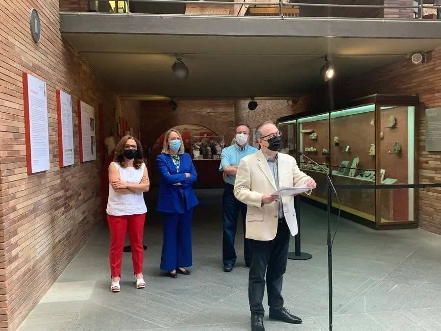 El director del Festival de M&eacute;rida, Jes&uacute;s Cimarro, junto a otras autoridades en la inauguraci&oacute;n de la exposici&oacute;n &lsquo;Imperium. Im&aacute;genes del poder en Roma&rsquo;