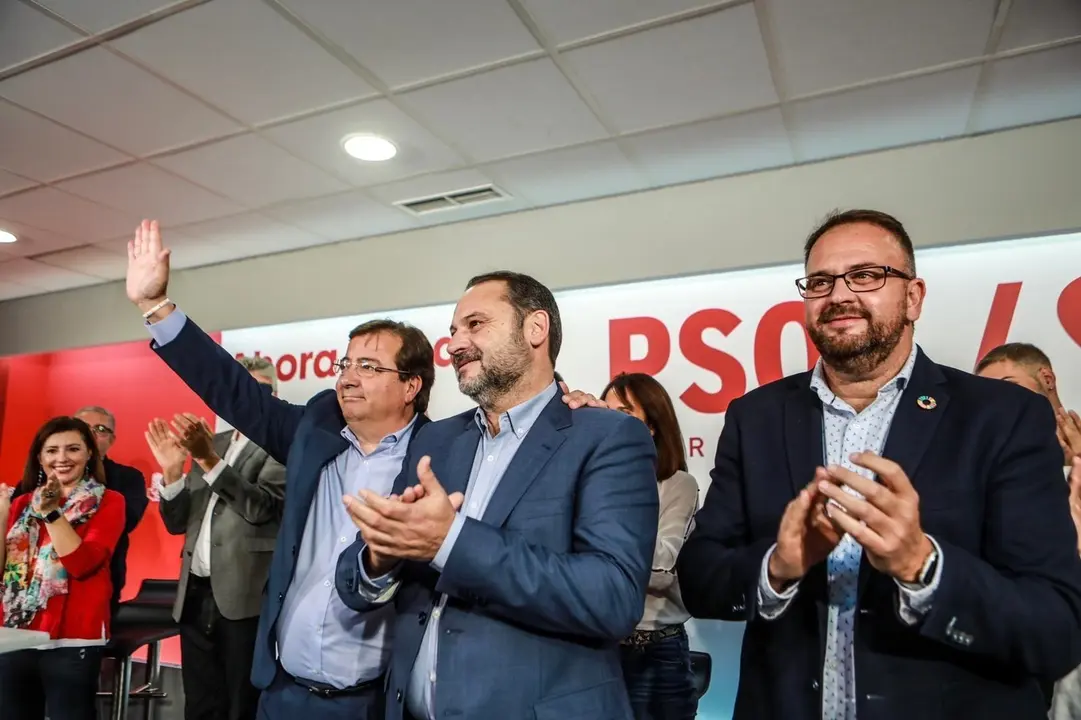 Archivo - Jos&eacute; Luis &Aacute;balos y Fern&aacute;ndez Vara en un acto del partido, en una imagen de archivo.