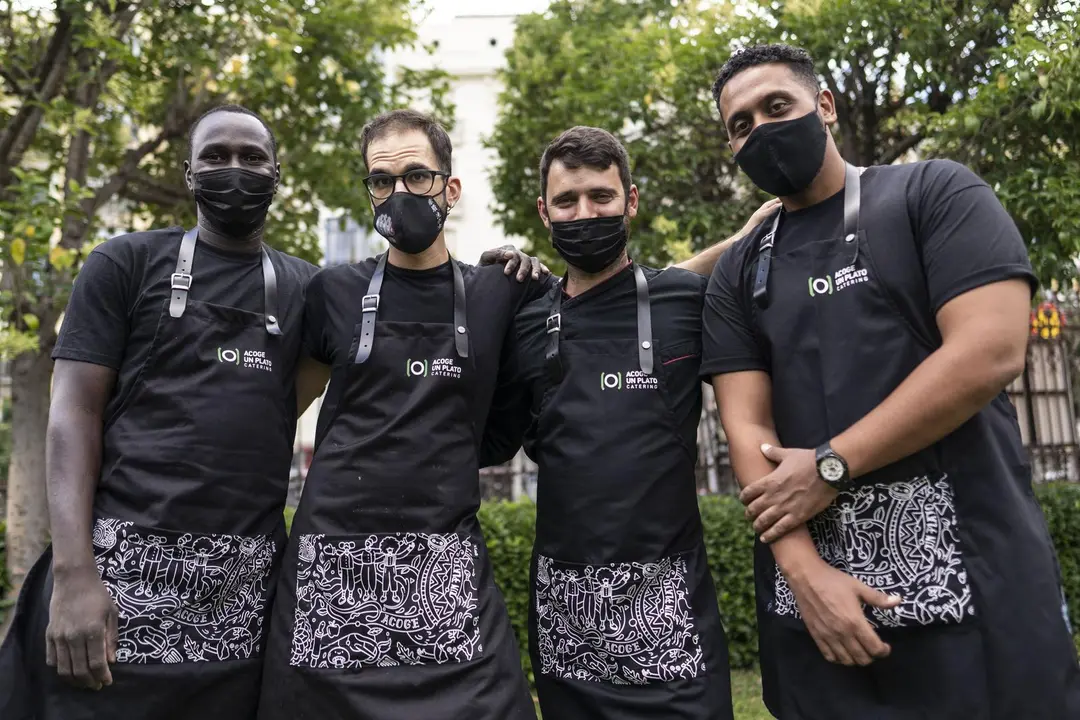 Cocineros del programa 'Acoge un Plato' de Casa &Aacute;rabe en Madrid