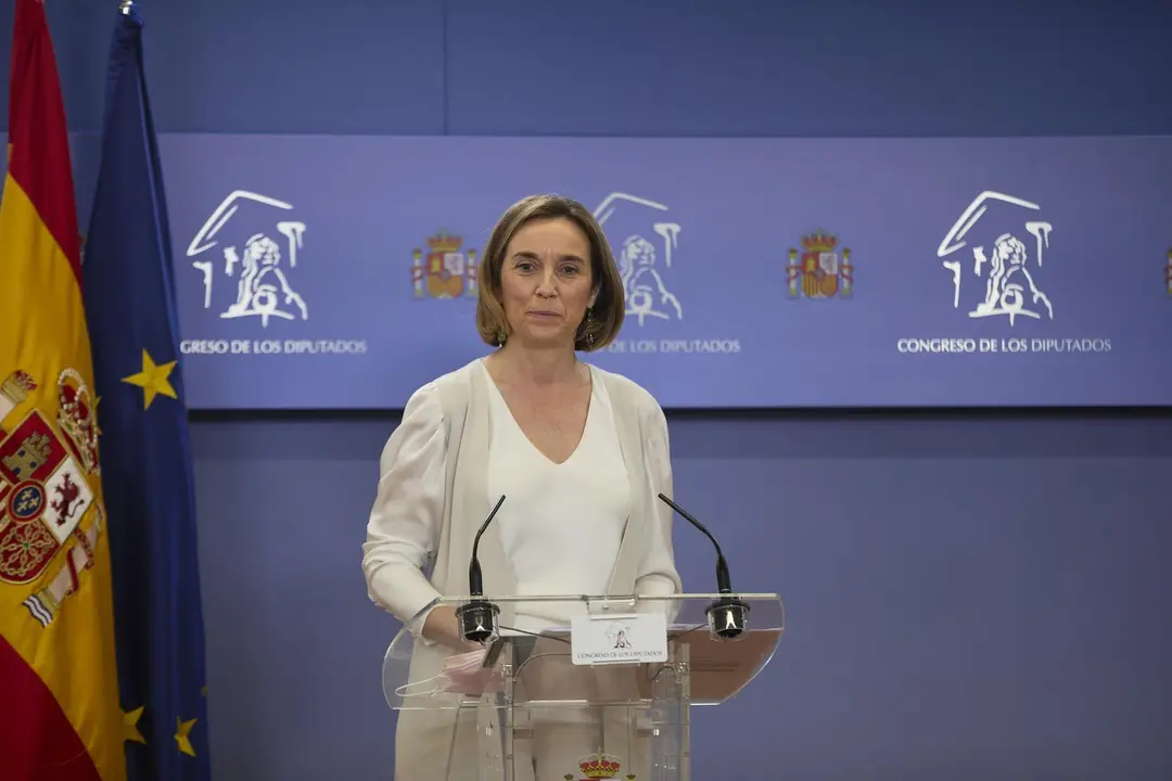 La portavoz del Grupo Parlamentario Popular en el Congreso, Cuca Gamarra, interviene en una rueda de prensa.