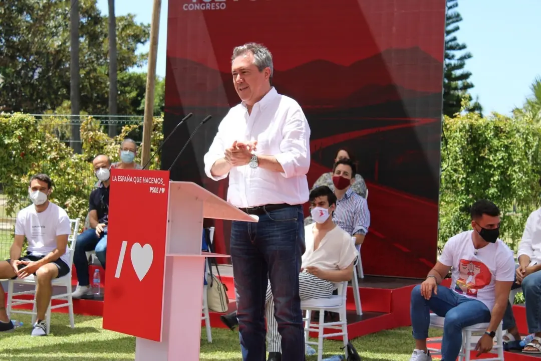 El alcalde de Sevilla y candidato del PSOE a la Presidencia de la Junta de Andaluc&iacute;a, Juan Espadas, en su intervenci&oacute;n en la jornada sobre el cap&iacute;tulo 'Nuevos Derechos y Libertades, Pol&iacute;ticas de Diversidad y Lgtbi', de la Ponencia Marco de PSOE