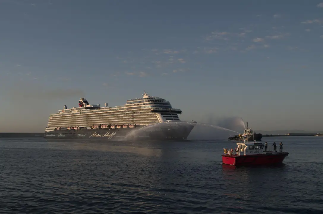 Recibimiento del primer crucero que llega al Puerto de Val&egrave;ncia en 15 meses