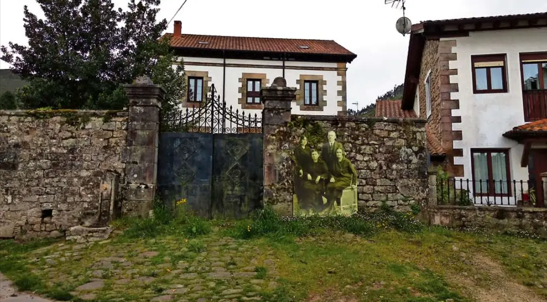Conjunto de casas en Herrera de Ibio. / Saja