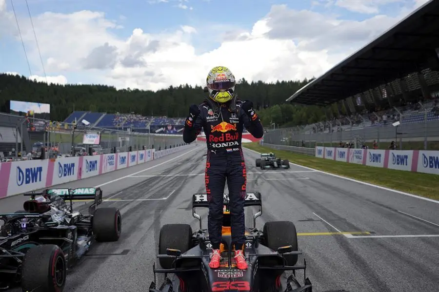 Dutch Formula One driver Max Verstappen of Red Bull Racing celebrates after winning the Formula One Grand Prix of Styria at the Red Bull Ring in Spielberg, Austria, 27 June 2021. (F&oacute;rmula Uno) EFE/EPA/Darko Vojinovic / POOL