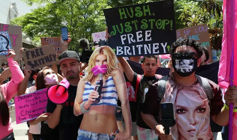 Los fans se re&uacute;nen fuera de la corte como Britney Spears busca el fin de la tutela. EFE