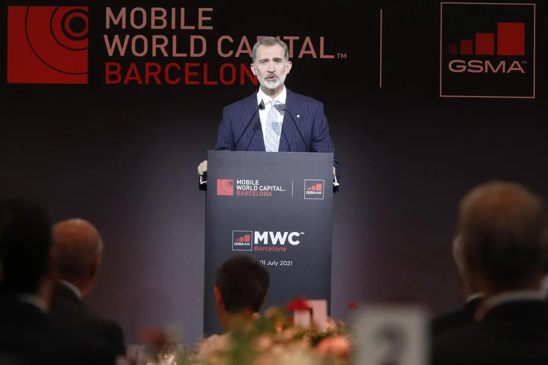 El rey Felipe VI durante la cena inaugural del Mobile World Congress, a 27 de junio de 2021, en Barcelona (Espa&ntilde;a). La XIV edici&oacute;n del MWC 2021 se ha aplazado este a&ntilde;o al mes de junio por la pandemia y volver&aacute; a mostrar las &uacute;ltimas tecnolog&iacute;as m&oacute;viles sob