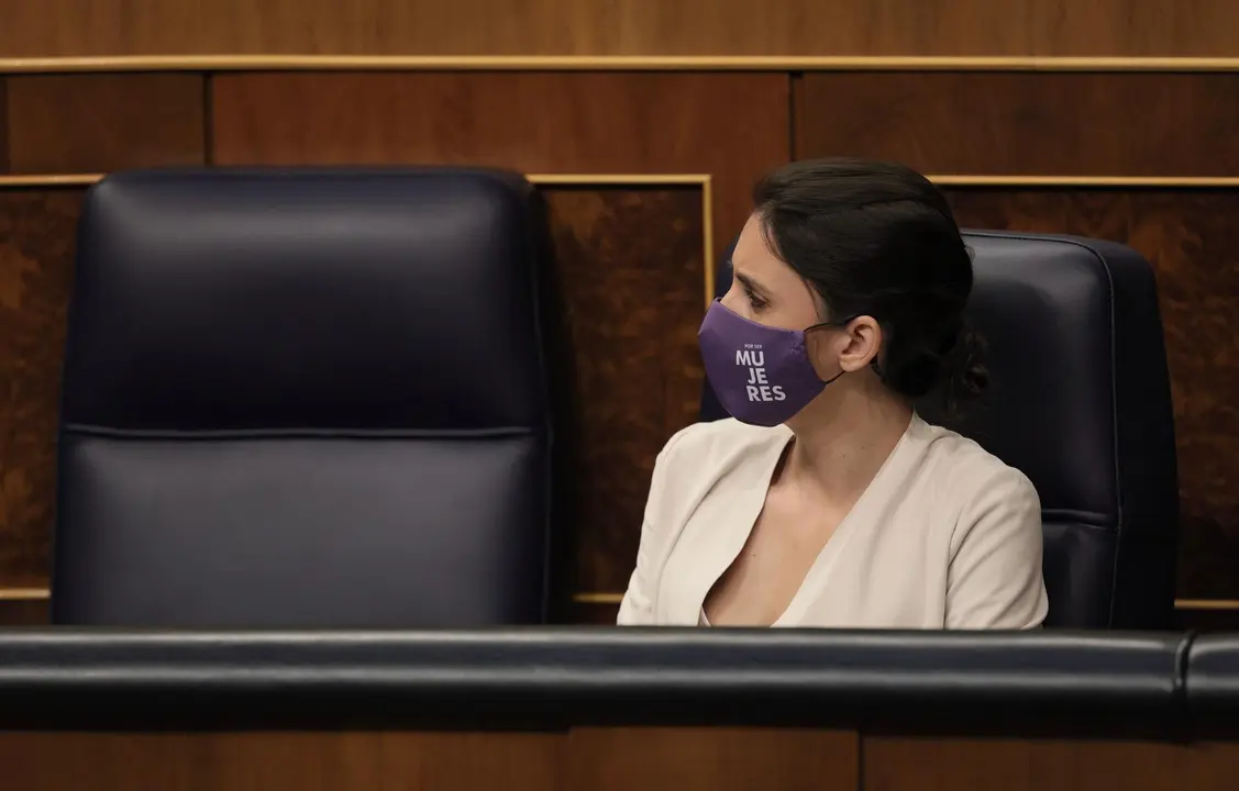 Archivo - La ministra de Igualdad, Irene Montero, en una sesi&oacute;n de control al Gobierno.
