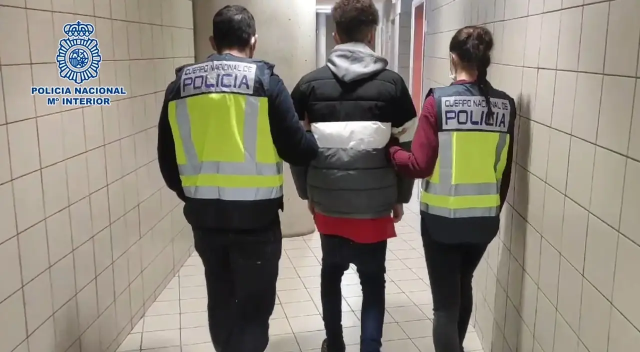 Archivo - La Polic&iacute;a Nacional detiene a once miembros de la banda latina Forty Two
