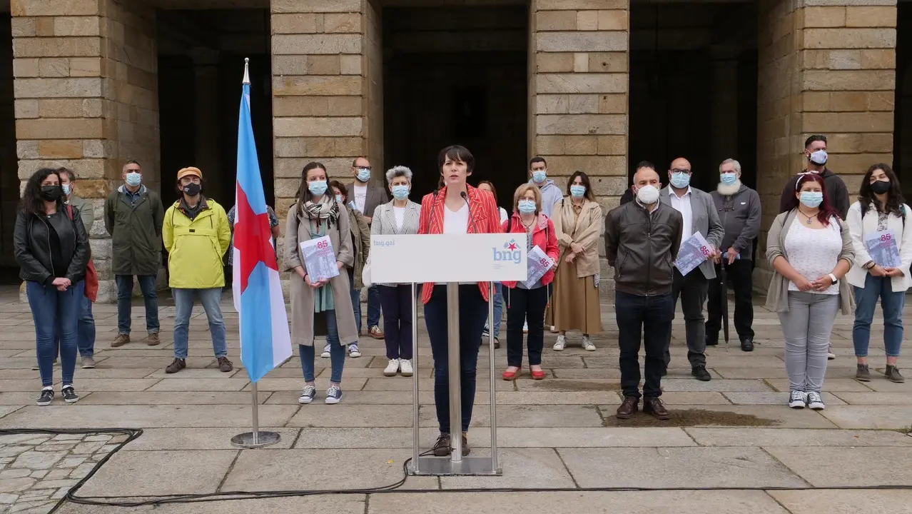 Ana Pont&oacute;n en un acto en el Obradoiro en el que defiende un "nuevo estatus pol&iacute;tico" para Galicia