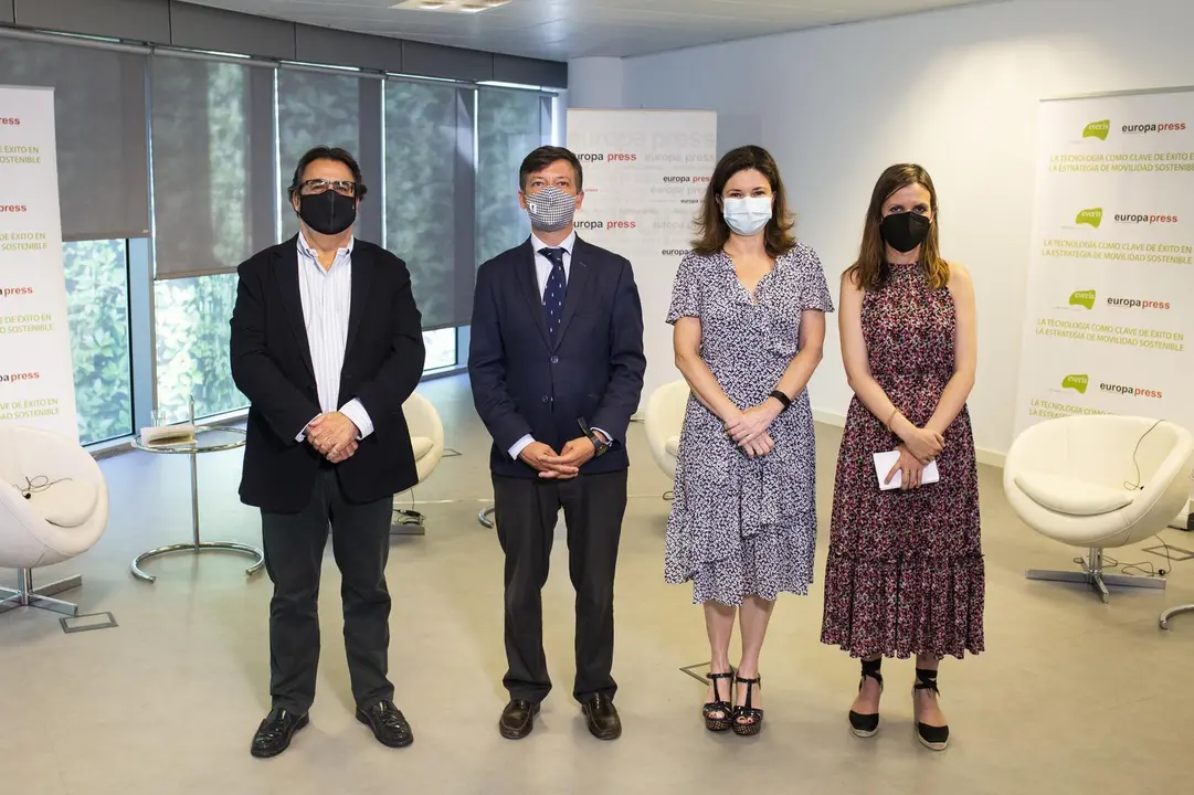 Arturo Corb&iacute; (Everis); el coordinador General de Medio Ambiente del Ayuntamiento de Madrid, Jos&eacute; Antonio Mart&iacute;nez P&aacute;ramo; la secretaria General de Transportes y Movilidad, Mar&iacute;a Jos&eacute; Rallo; y la redactora jefe de Europa Press Sociedad, Mar&iacute;a Pin