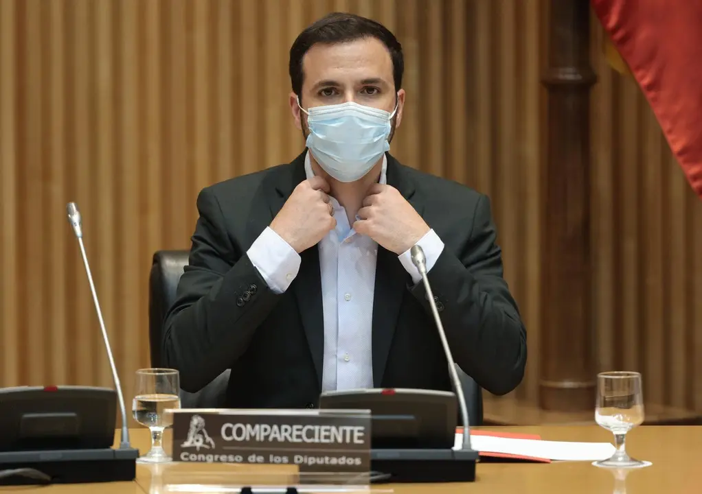 El ministro de Consumo, Alberto Garz&oacute;n, a su llegada a una Comisi&oacute;n de Sanidad y Consumo en el Congreso, a 16 de junio de 2021, en la Sala Ernest Lluch del Congreso de los Diputados, Madrid, (Espa&ntilde;a). Durante su intervenci&oacute;n ha informado sobre las actuaci