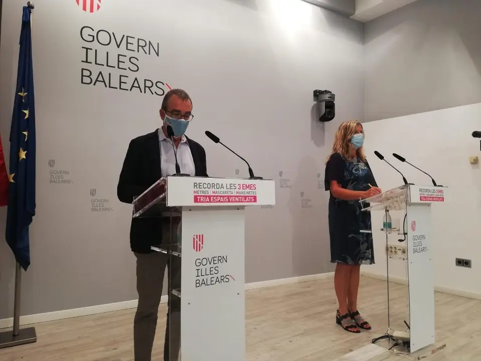 El vicepresidente del Govern, Juan Pedro Yllanes, y la consellera de Salud, Patricia G&oacute;mez, durante la rueda de prensa posterior al Consell de Govern de este lunes.