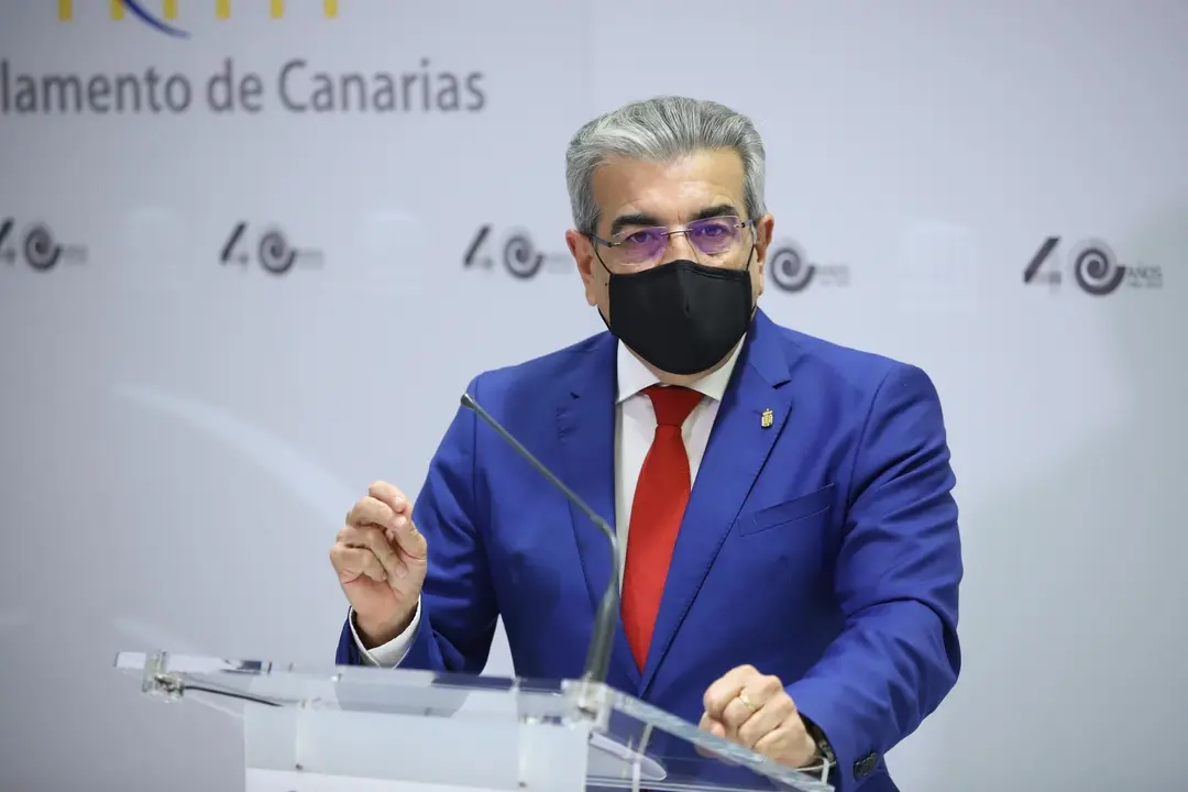 El vicepresidente del Gobierno de Canarias, Rom&aacute;n Rodr&iacute;guez, en rueda de prensa