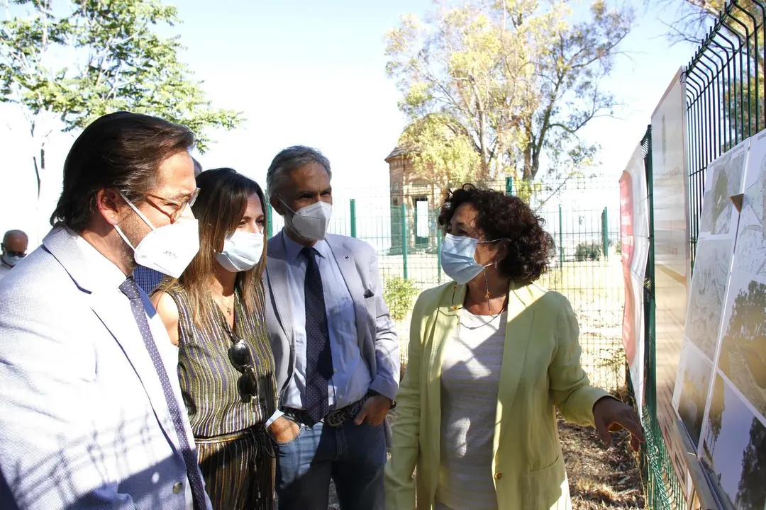Visita de obras de Junta y UGR en el Alberc&oacute;n de Cartuja