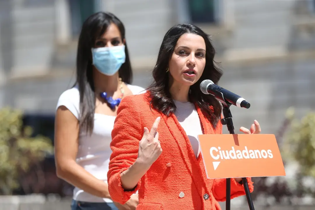 La presidenta de Ciudadanos, In&eacute;s Arrimadas, junto a la vicealcaldesa de Madrid, Bego&ntilde;a Villac&iacute;s.