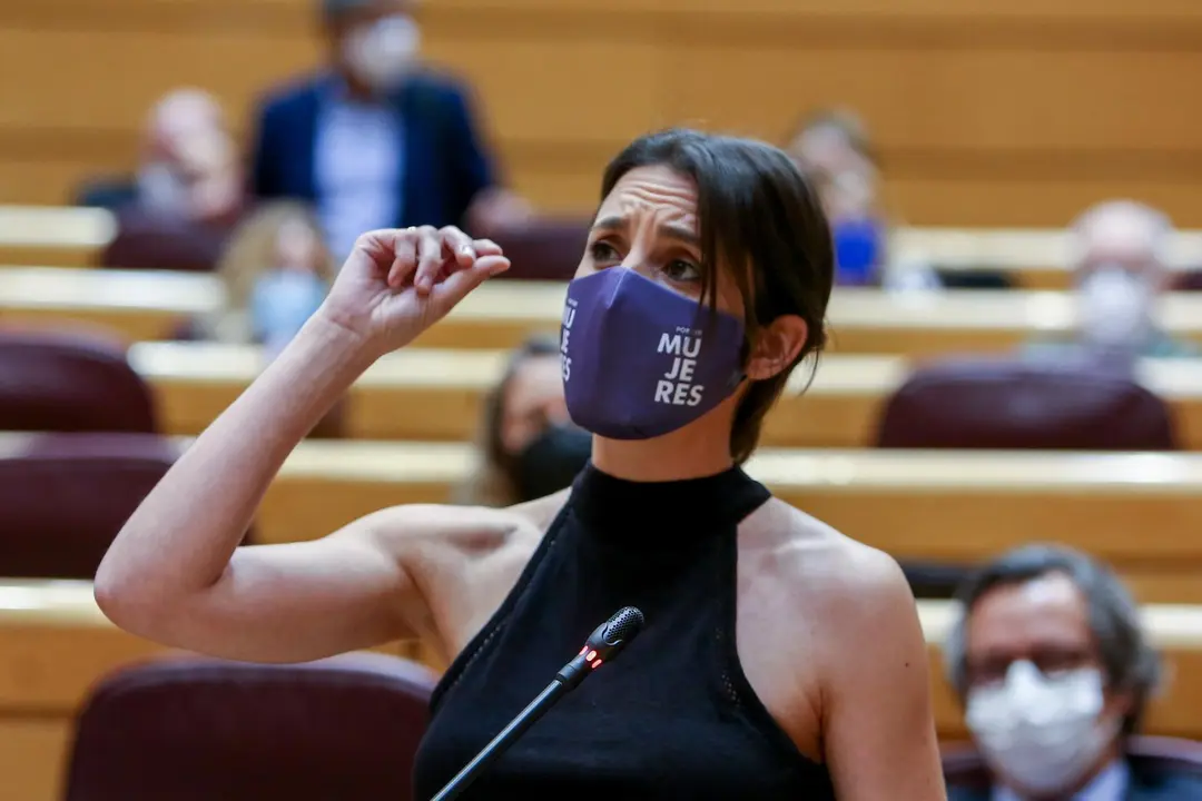 La ministra de Igualdad, Irene Montero, interviene en una sesi&oacute;n de control al Gobierno, a 8 de junio de 2021, en el Senado, Madrid, (Espa&ntilde;a). La sesi&oacute;n, marcada por la ausencia del presidente del Gobierno debido a su viaje oficial a Argentina, gira en to