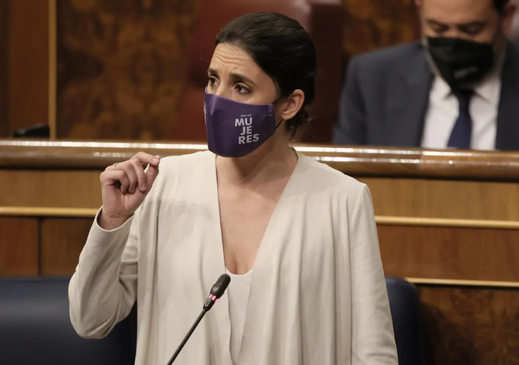Archivo - La ministra de Igualdad, Irene Montero, interviene en una sesi&oacute;n de control al Gobierno, a 26 de mayo de 2021, en el Congreso de los Diputados, Madrid, (Espa&ntilde;a). La crisis diplom&aacute;tica abierta con Marruecos, los planes del Gobierno para la presen