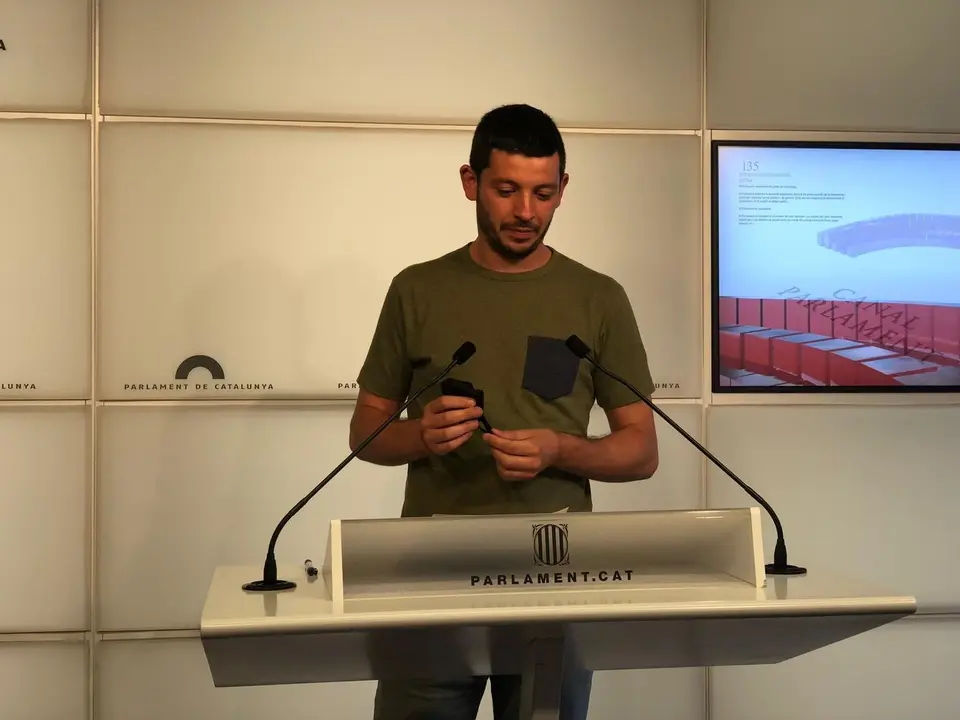 El diputado de la CUP en el Parlament Xavier Pellicer en rueda de prensa en la C&aacute;mara catalana, en Barcelona, el 29 de junio de 2021.