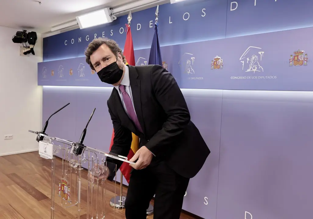 El portavoz de Vox en el Congreso, Iv&aacute;n Espinosa de los Monteros, en una rueda de prensa en el Congreso.