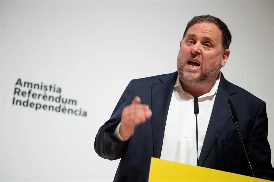El l&iacute;der de ERC, Oriol Junqueras, interviene en la primera reuni&oacute;n de la Permanente Nacional del partido tras recuperar su libertad, este lunes en Barcelona. EFE/Marta P&eacute;rez
