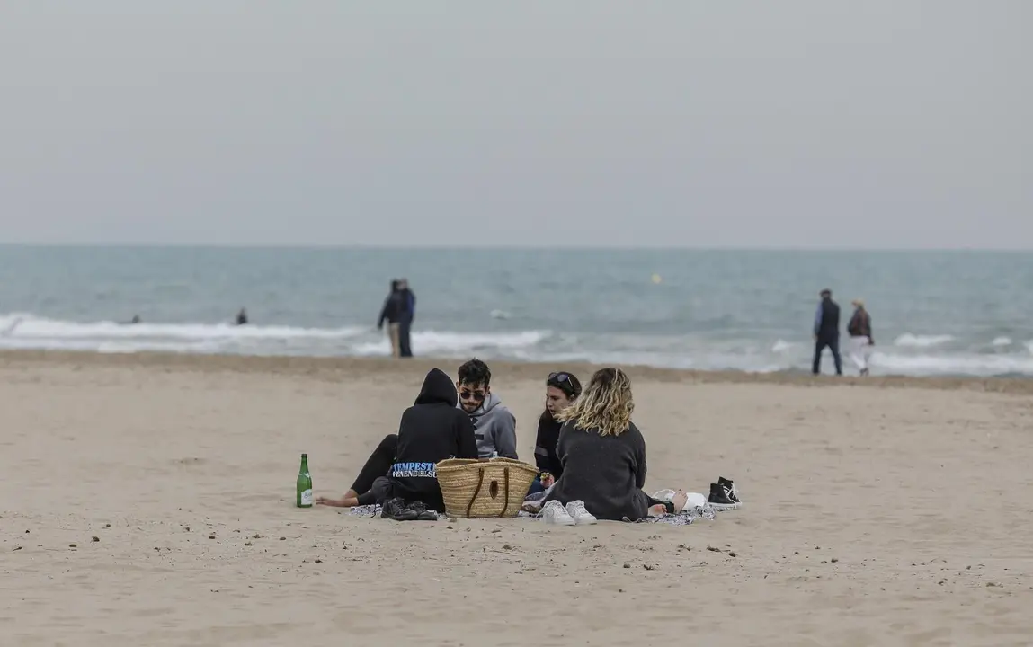 ROBER SOLSONA&hellip;20210401&hellip;.VALENCIA&hellip;..PLAYA DE LA MALVARROSA, DONDE ES OBLIGATORIO LA MASCARILLA,  CON EL RECHAZO TANTO POR PARTE DE LOS CIUDADANOS COMO POR LAS AUTORIDADES.
TIEMPO INESTABLE EN EL  COMIENZO DE LA SEMANA SANTA, CON TIEMPO INESTABLE.