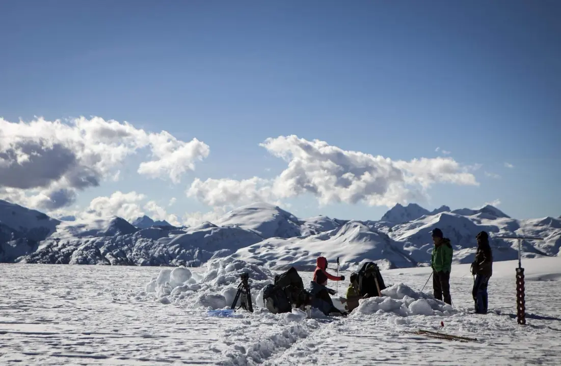 Los campos de hielo en Quelccaya en Per&uacute; se redujeron en un 46 por ciento desde 1976, cuando equipos del estado de Ohio tomaron por primera vez muestras de hielo del glaciar, hasta 2020.