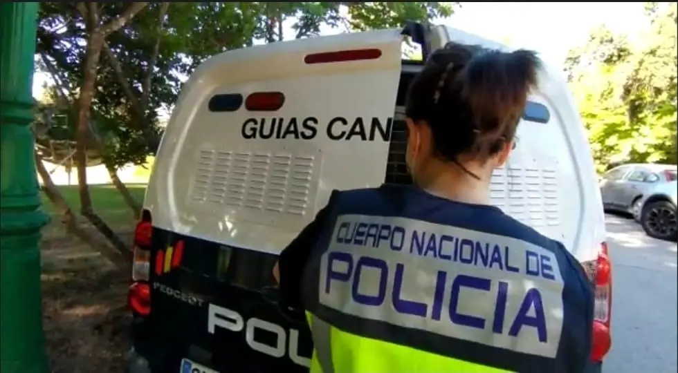 Registran la casa de Jos&eacute; Luis Moreno con perros especializados en buscar dinero escondido