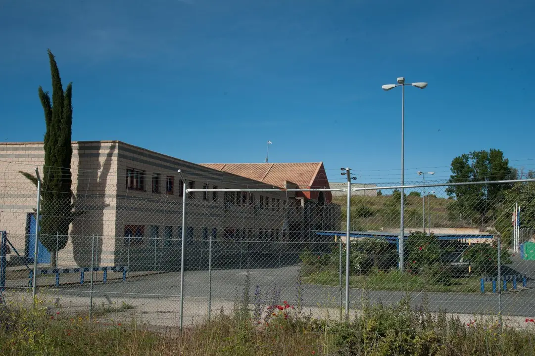 Archivo - Imagen del exterior de la c&aacute;rcel de Brieva, en &Aacute;vila 