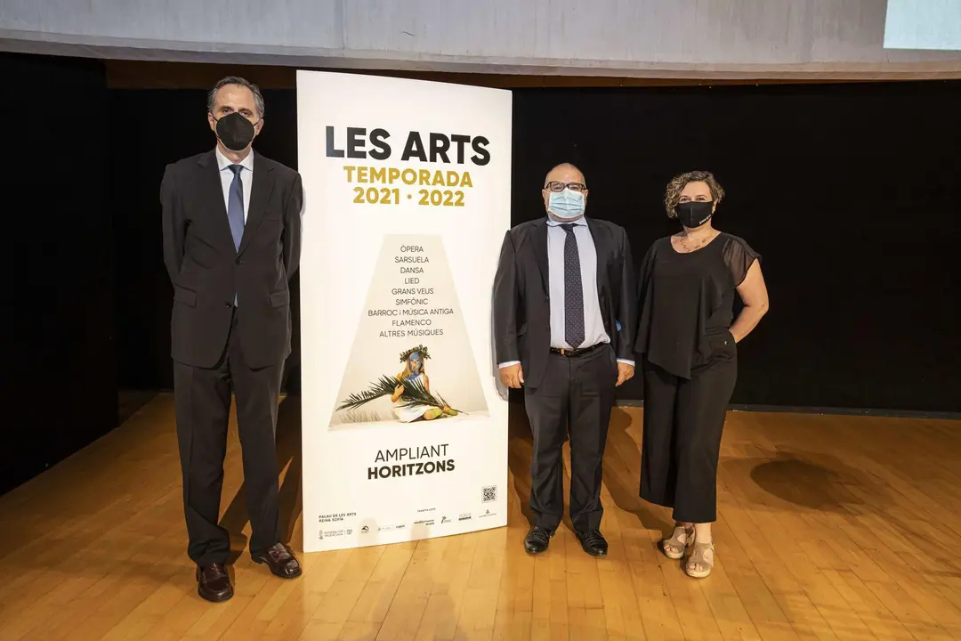 Presentaci&oacute;n de la temporada 2021-2022 de Les Arts. Pablo Font de Mora (i), Jes&uacute;s Iglesias Noriega (c) y Raquel Tamarit.