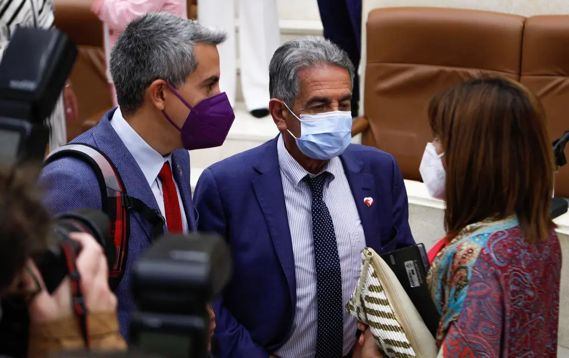 Zuloaga PSOE, Revilla PRC y Paula. / HARDY