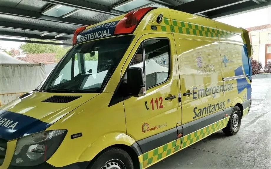 Archivo - Imagen de archivo de una ambulancia soporte vital b&aacute;sico.
