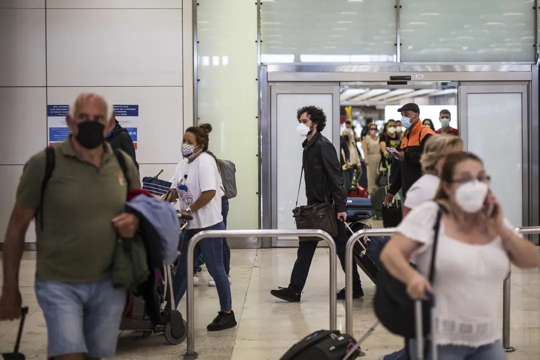 Llegada de viajeros a la terminal 4  del Aeropuerto Adolfo Su&aacute;rez Madrid-Barajas