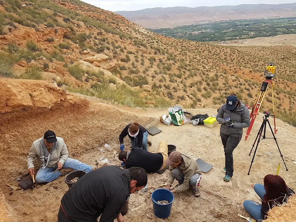 Archivo - Excavaci&oacute;n en el yacimiento de Guefa&iuml;t-4, en Marruecos
