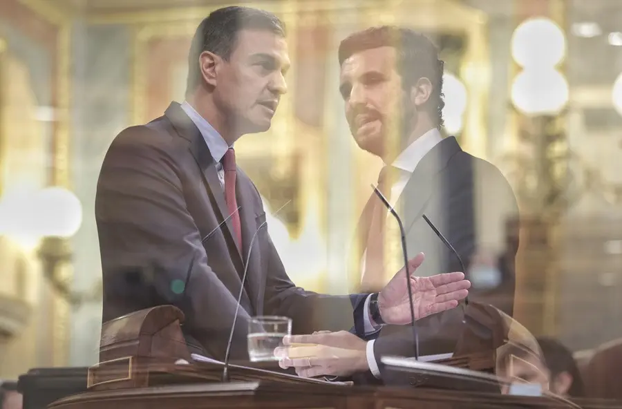Montaje del l&iacute;der del PP, Pablo Casado (d), y el presidente del Gobierno, Pedro S&aacute;nchez