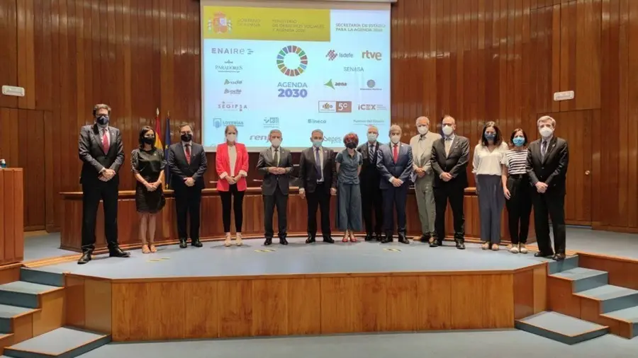 Firma del convenio entre el Ministerio de Derechos Sociales y Agenda 2030 y 18 empresas p&uacute;blicas