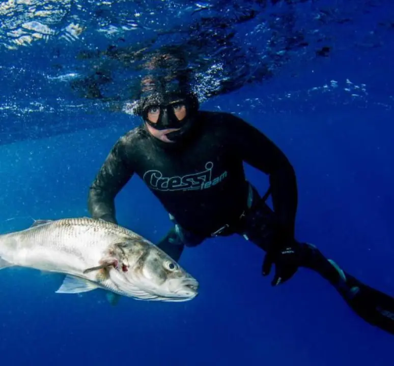 Un pescador durante la competici&oacute;n.