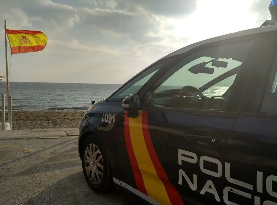Archivo - Un coche de la Polic&iacute;a Nacional en Marbella (M&aacute;laga)