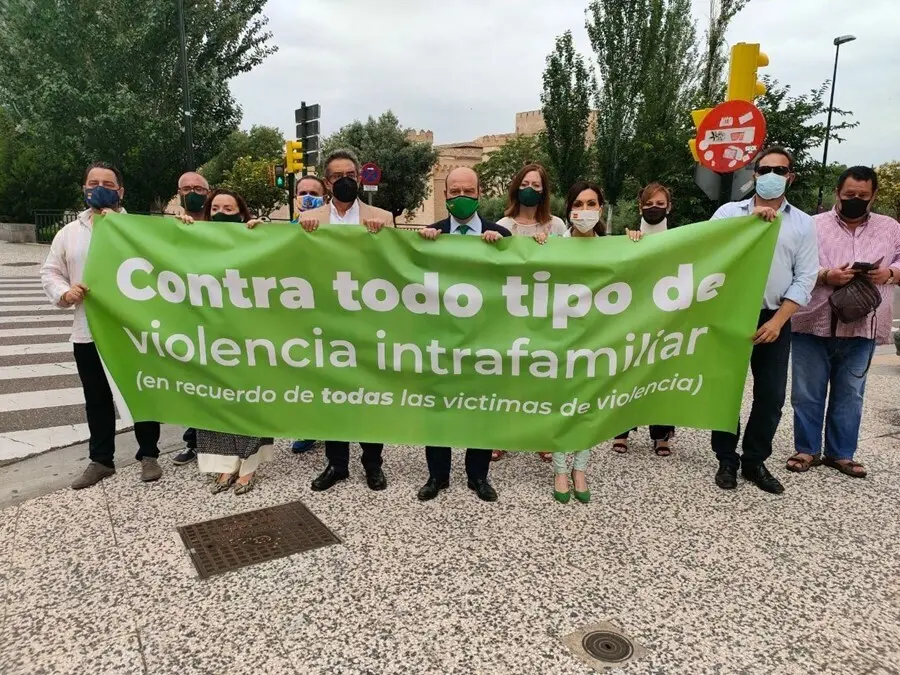 VOX ha guardado el minuto de silencio frente a La Aljafer&iacute;a.