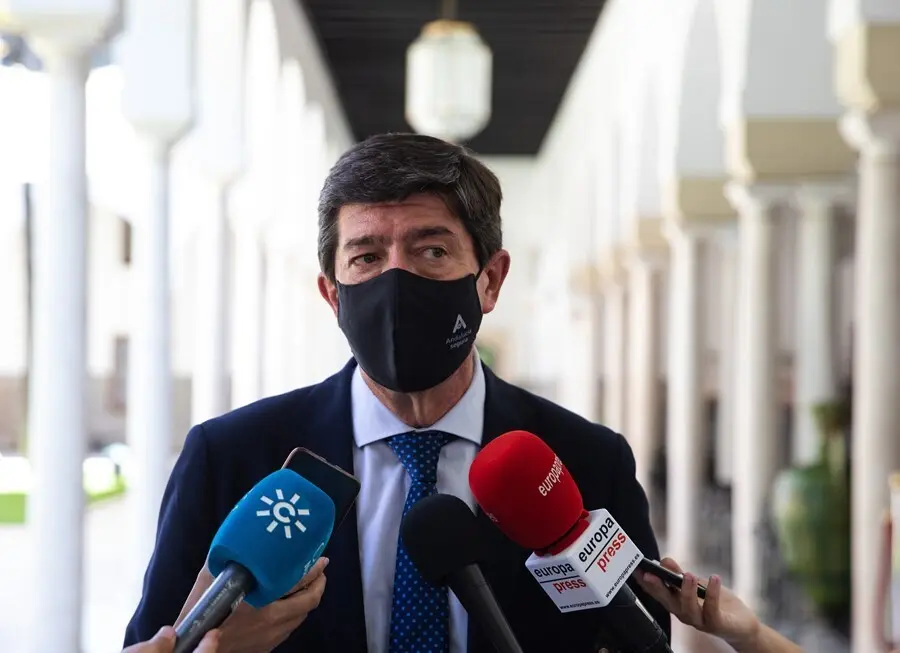 El vicepresidente de la Junta y coordinador auton&oacute;mico de Cs, Juan Mar&iacute;n, este jueves en declaraciones a los medios en el Parlamento.